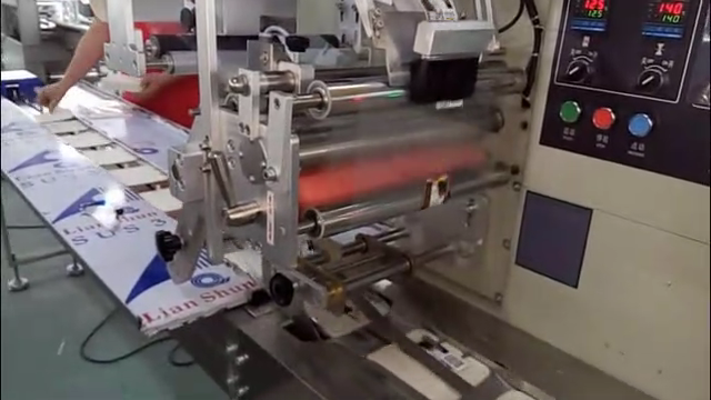 全自动贴标机工作图 全自动贴标机工作图